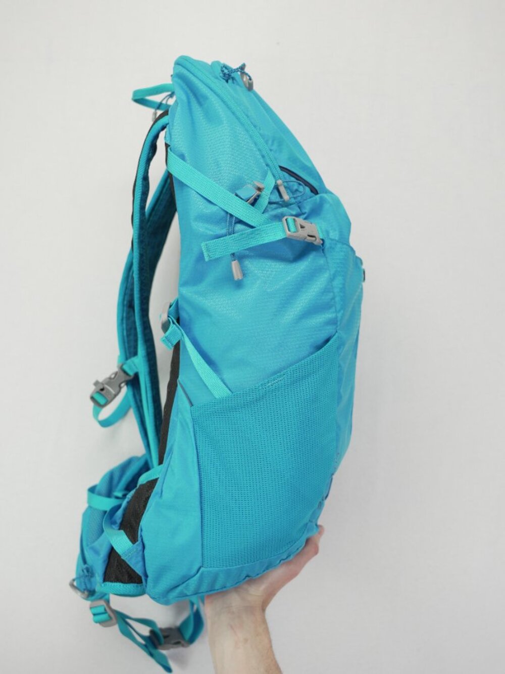 The North Face Litus 22 HyperBlue Hiking Backpack L/XL Removable Internal Frame - Picture 4 of 13
